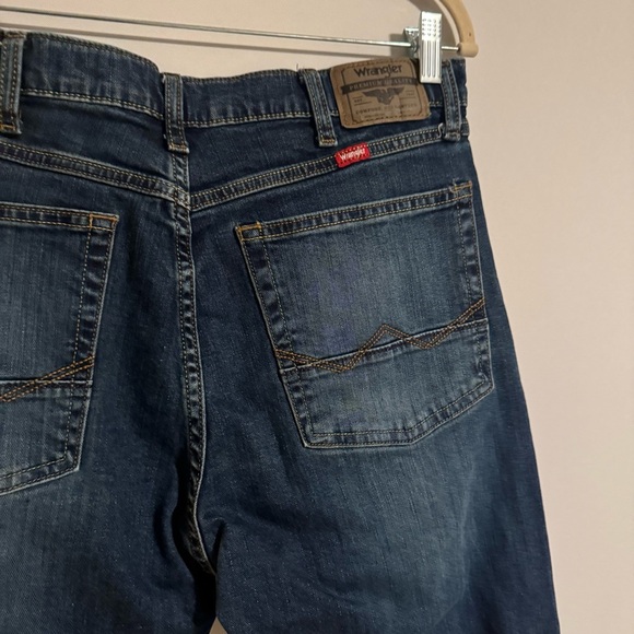 Wrangler - Dark Blue Relaxed Boot Jeans - Picture 3 of 4